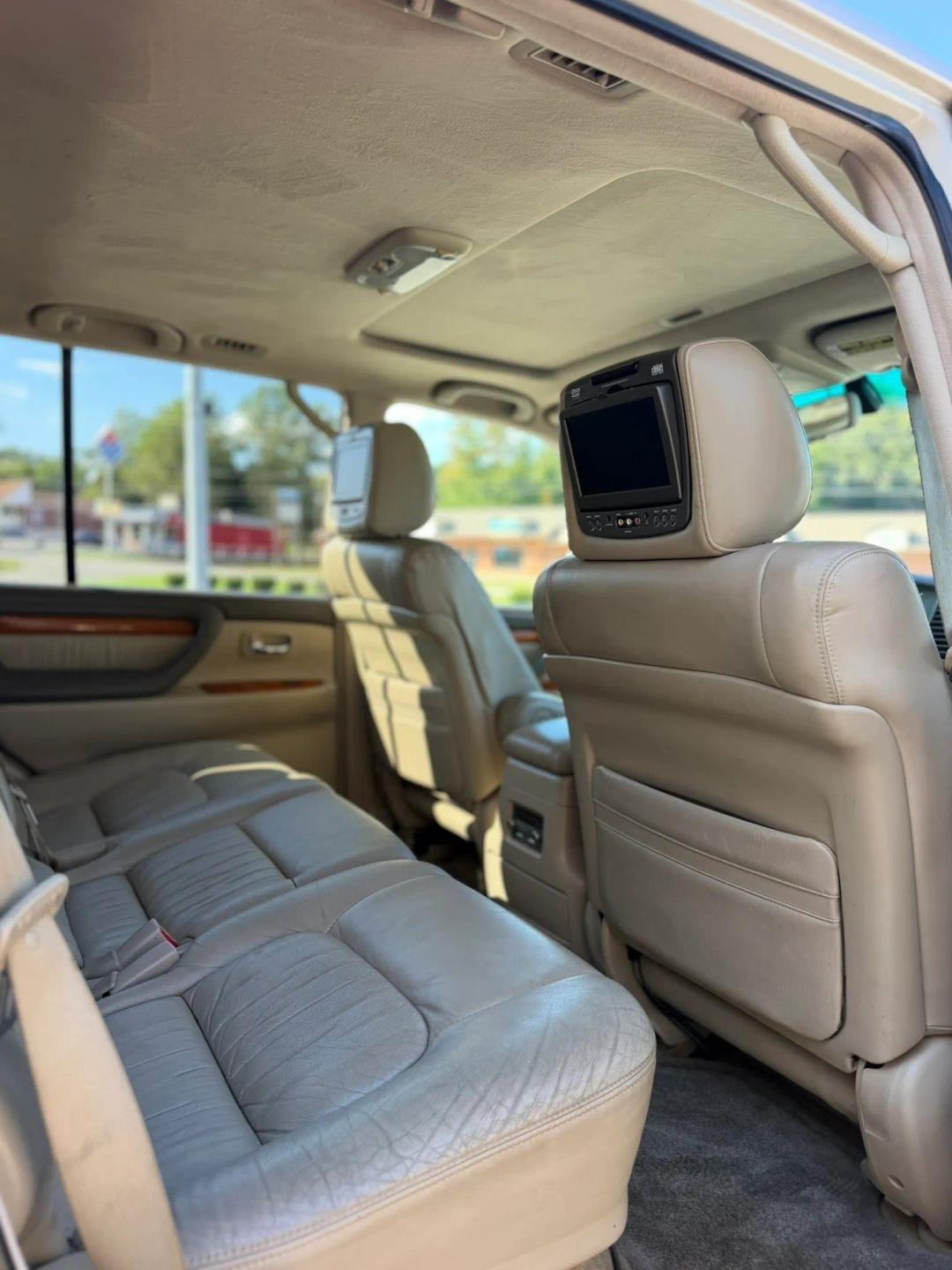 Lexus LX 470 4dr SUV 2006