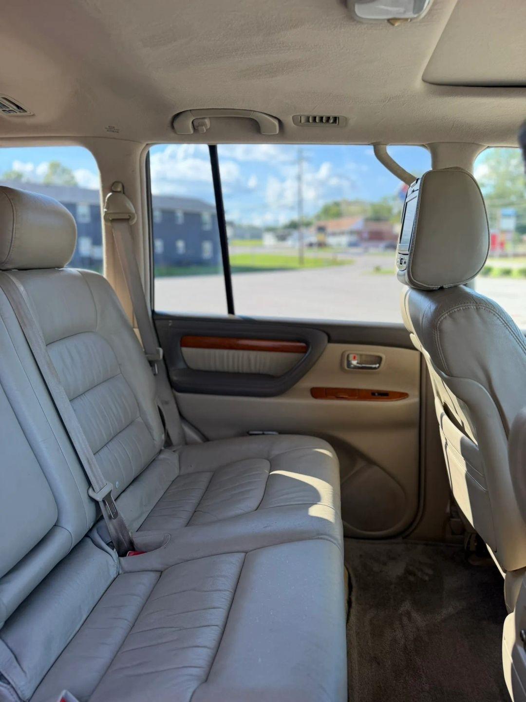 Lexus LX 470 4dr SUV 2006