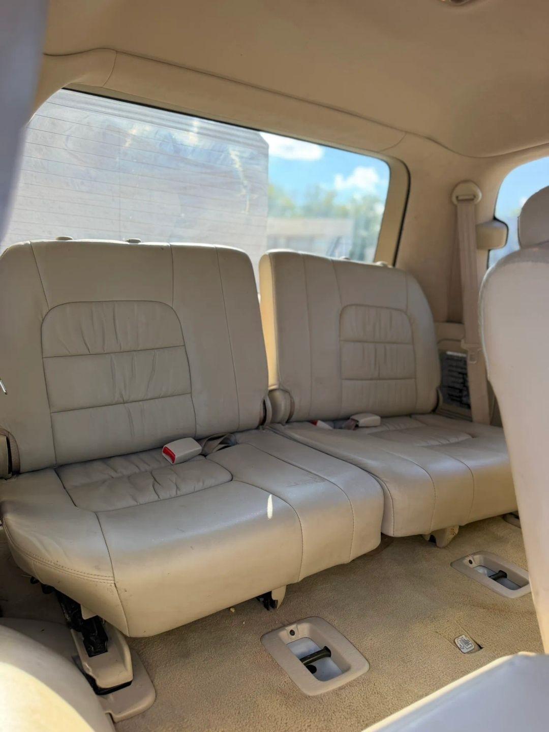 Lexus LX 470 4dr SUV 2006