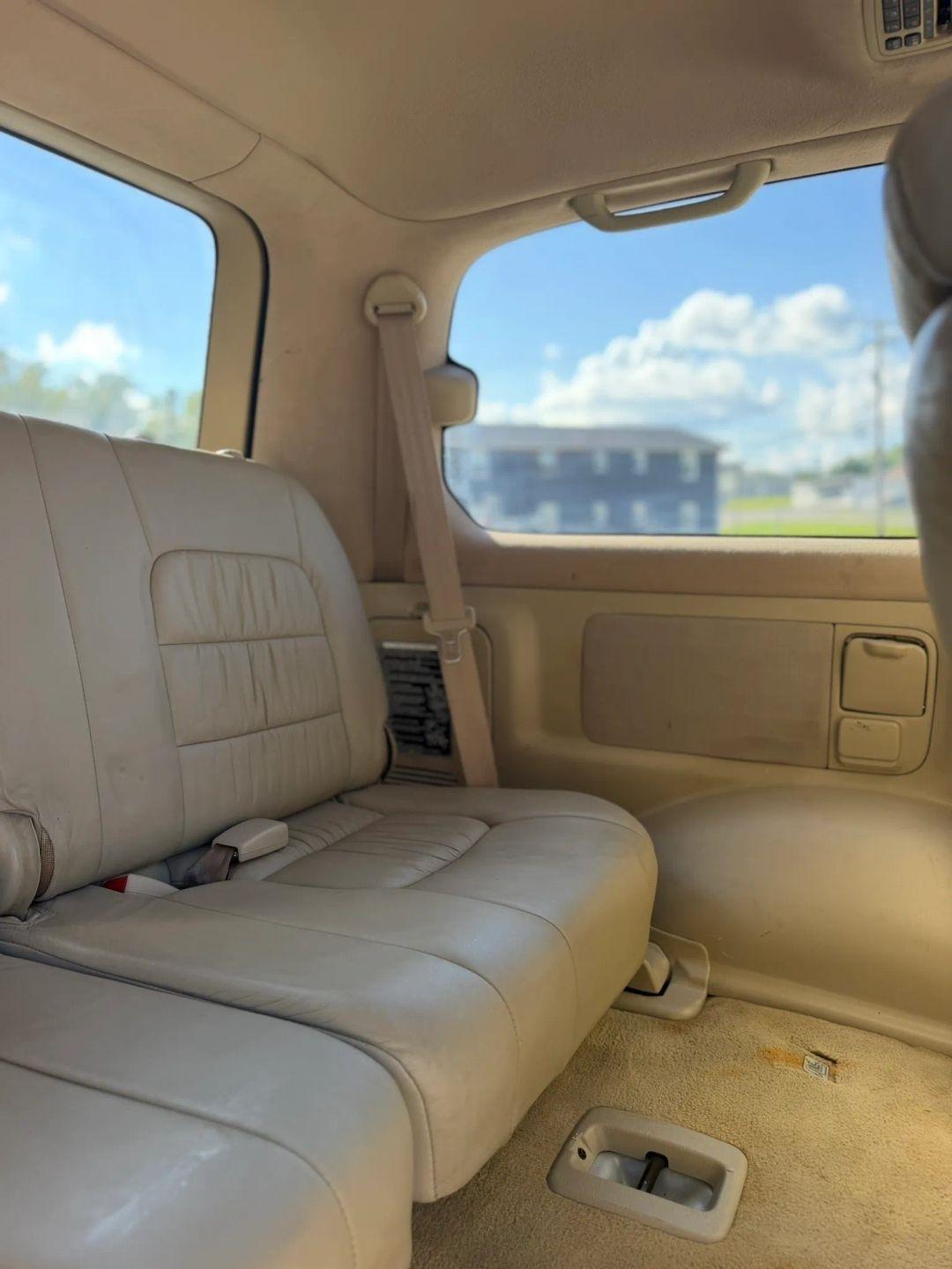 Lexus LX 470 4dr SUV 2006