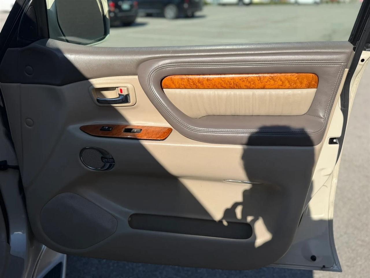 Lexus LX 470 4dr SUV 2006