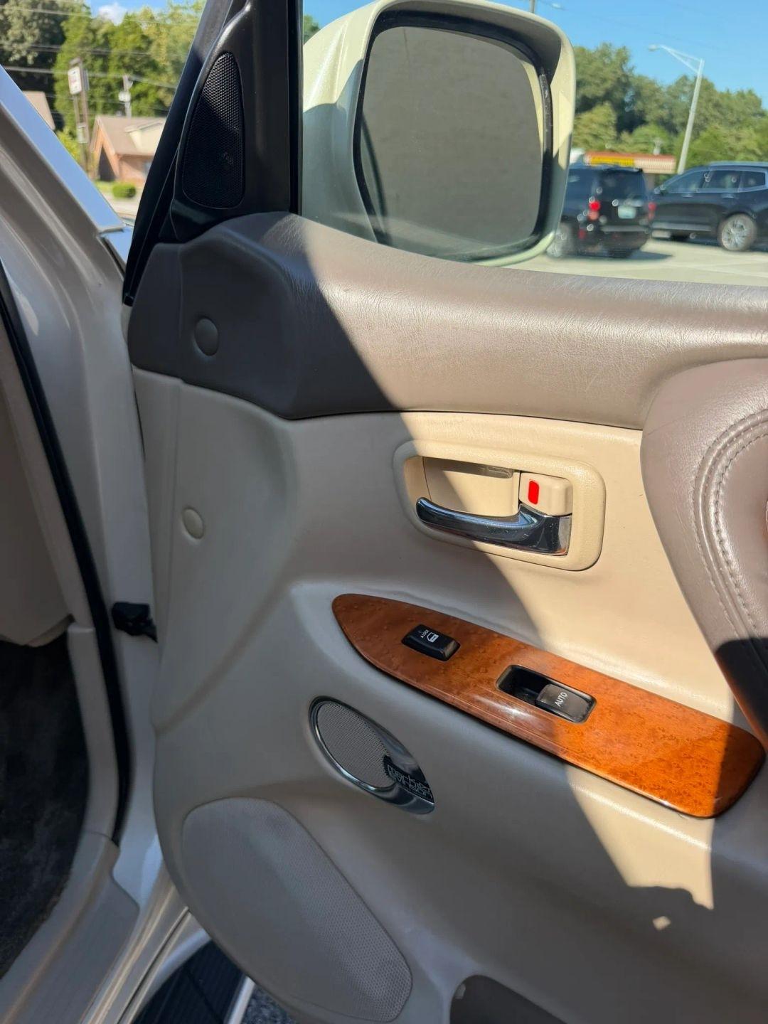 Lexus LX 470 4dr SUV 2006