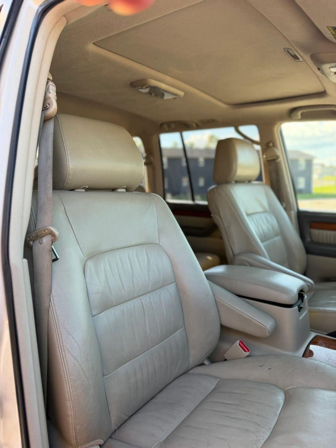 Lexus LX 470 4dr SUV 2006