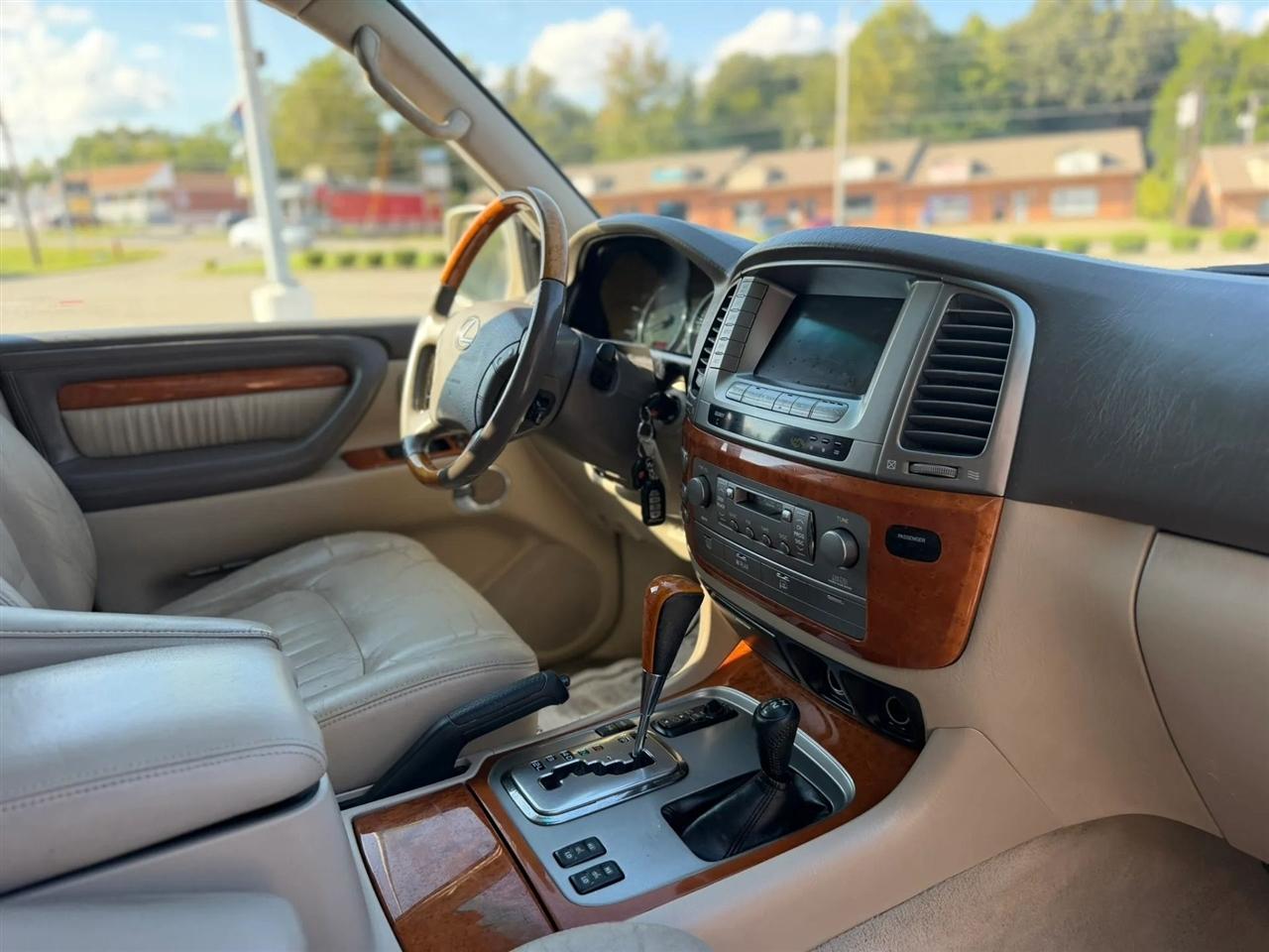 Lexus LX 470 4dr SUV 2006