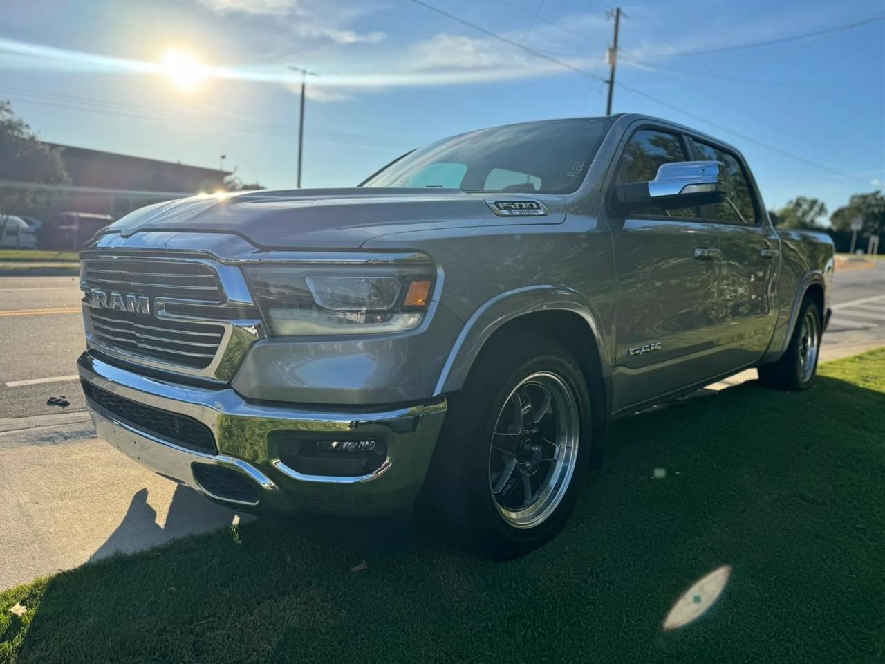 RAM 1500 Laramie 4x2 Crew Cab 5'7" Box 2021