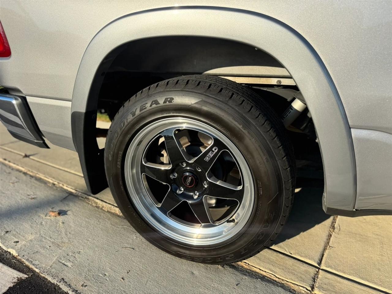 RAM 1500 Laramie 4x2 Crew Cab 5'7" Box 2021