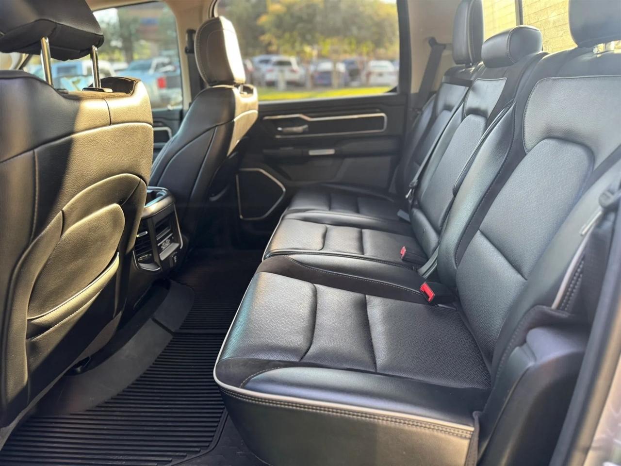 RAM 1500 Laramie 4x2 Crew Cab 5'7" Box 2021