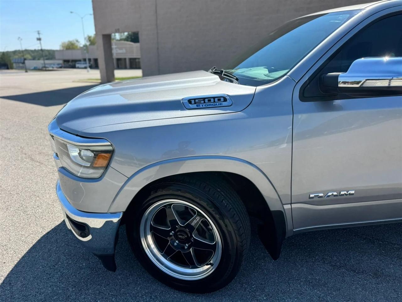 RAM 1500 Laramie 4x2 Crew Cab 5'7" Box 2021