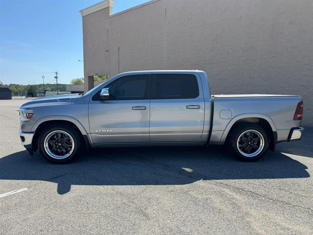 RAM 1500 Laramie 4x2 Crew Cab 5'7" Box 2021