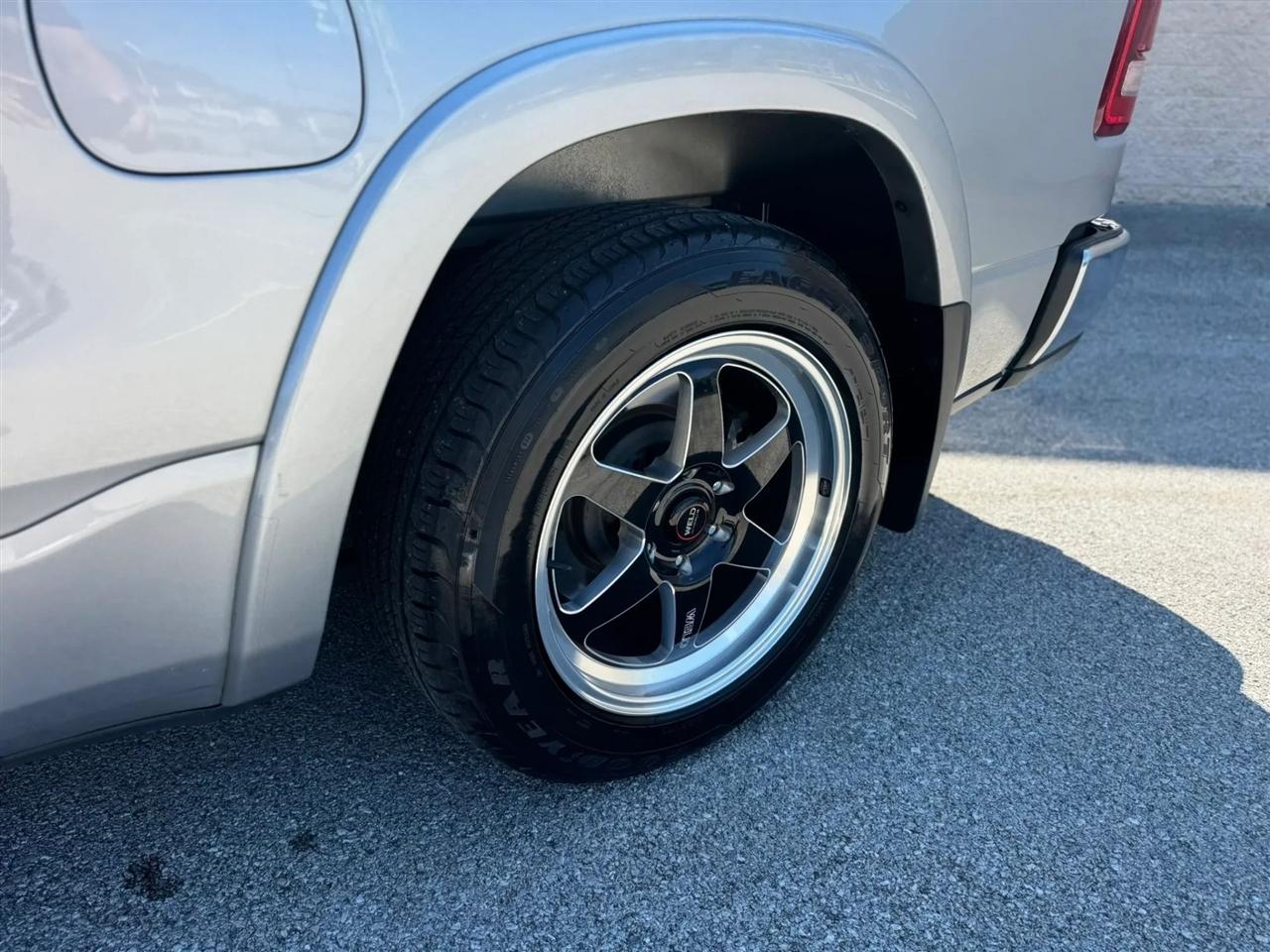 RAM 1500 Laramie 4x2 Crew Cab 5'7" Box 2021