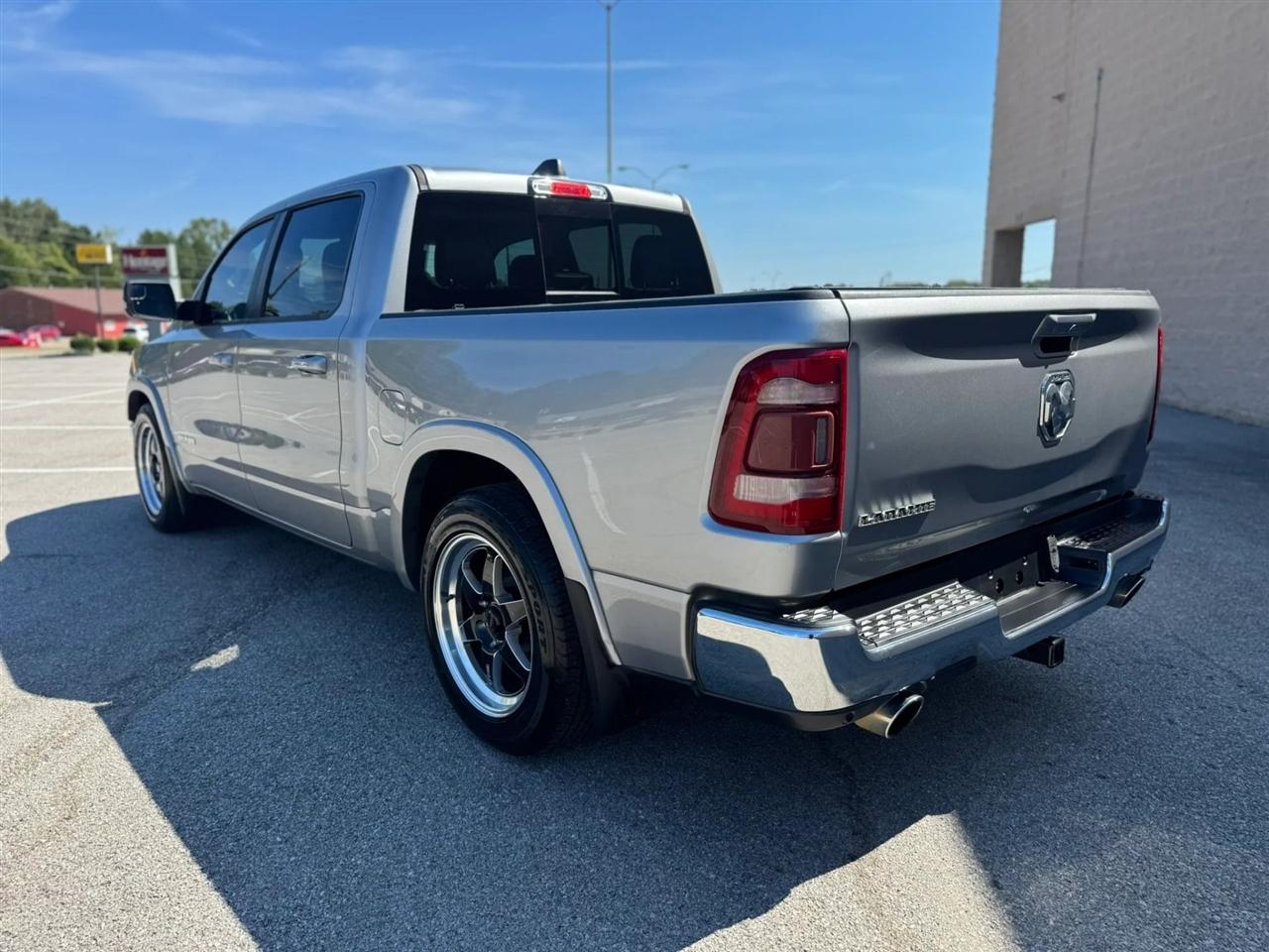 RAM 1500 Laramie 4x2 Crew Cab 5'7" Box 2021