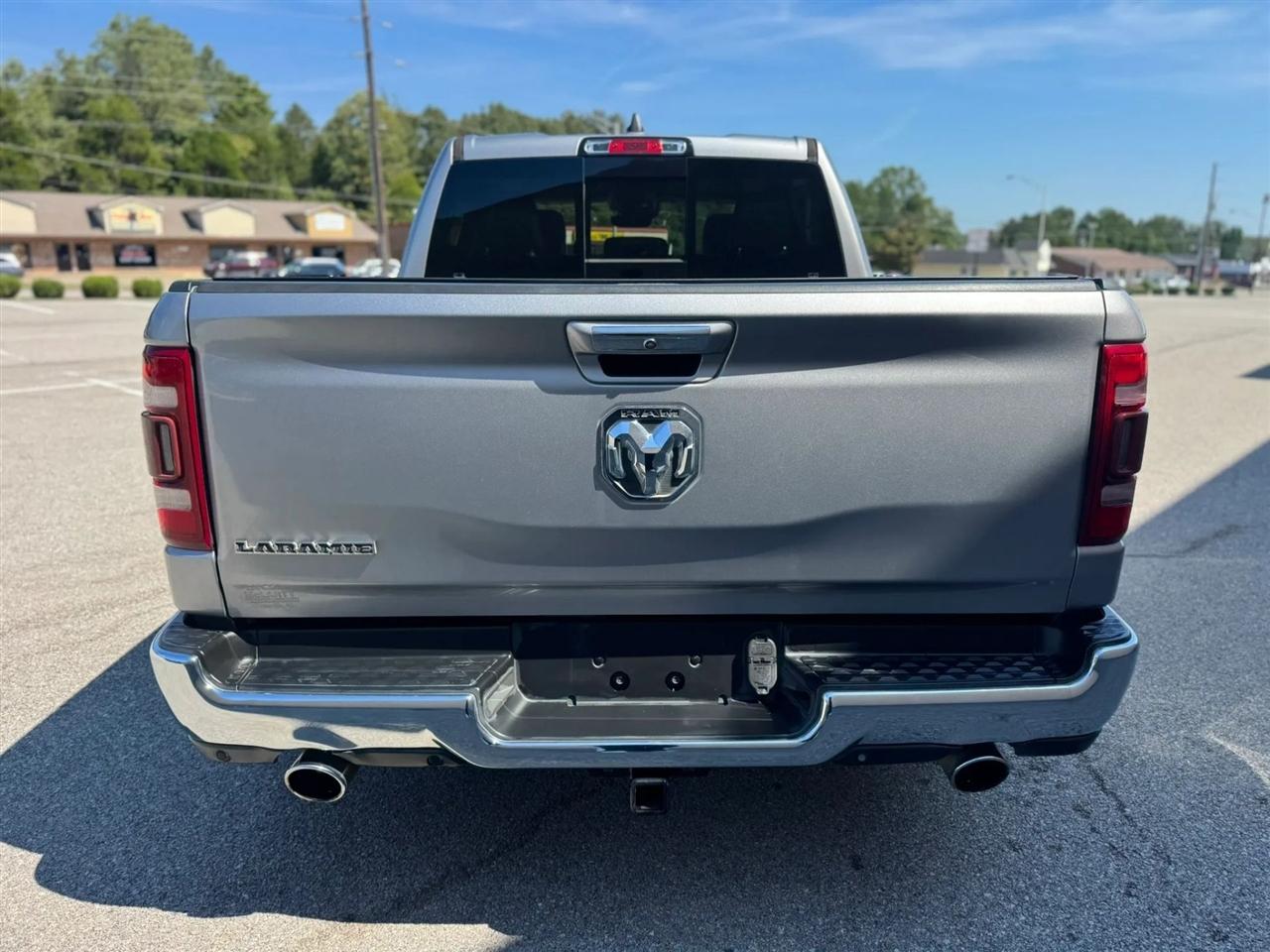 RAM 1500 Laramie 4x2 Crew Cab 5'7" Box 2021