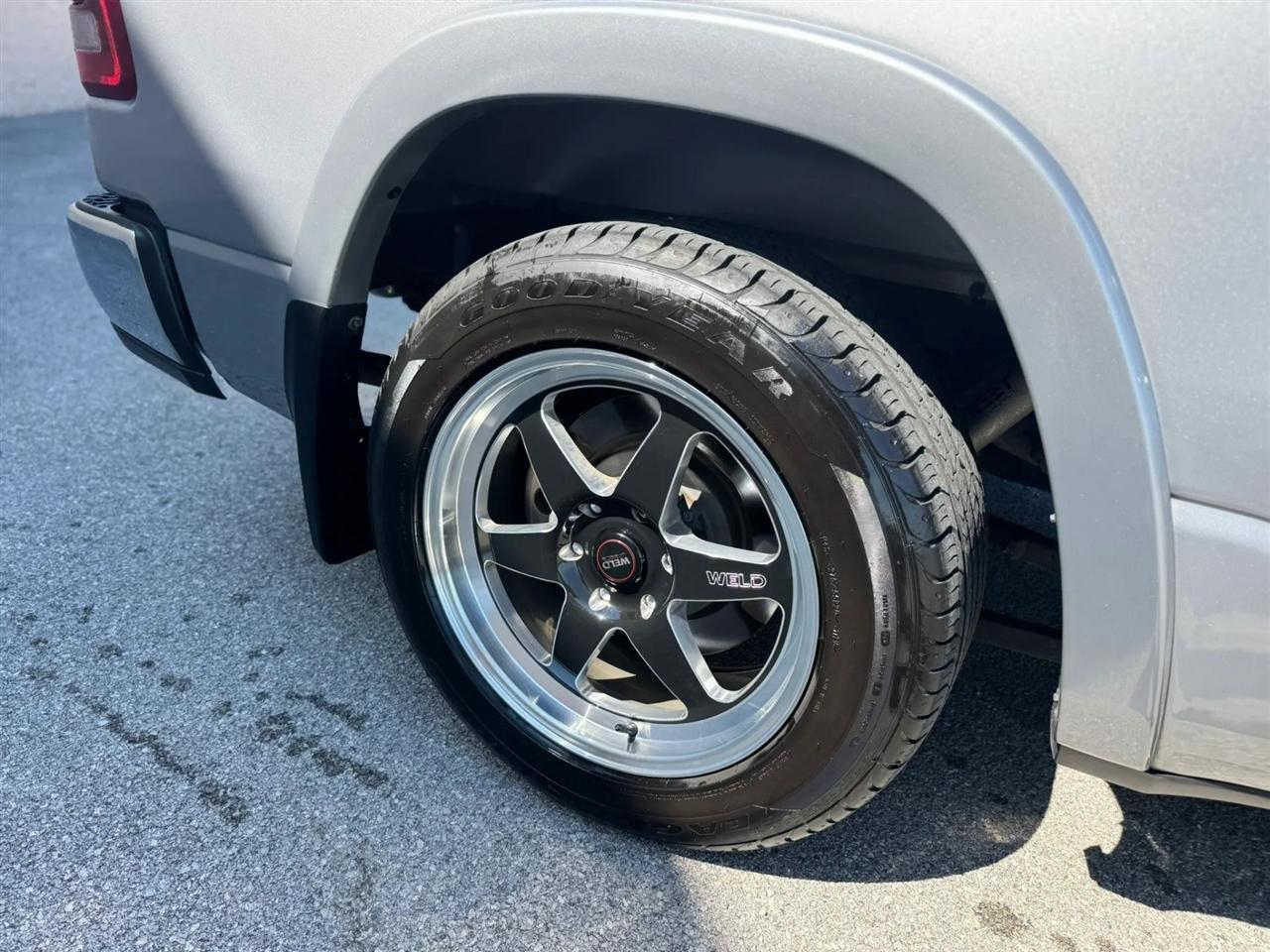 RAM 1500 Laramie 4x2 Crew Cab 5'7" Box 2021