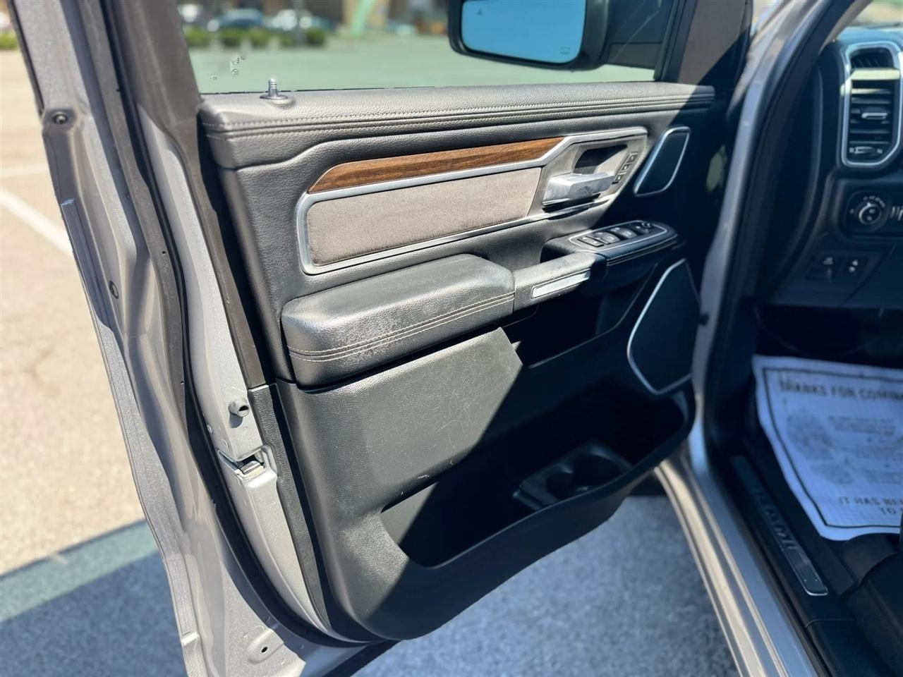 RAM 1500 Laramie 4x2 Crew Cab 5'7" Box 2021