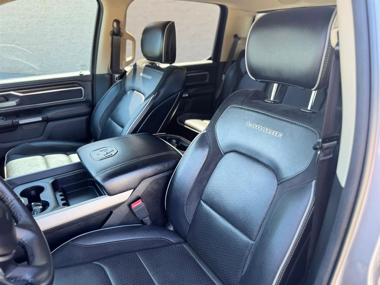 RAM 1500 Laramie 4x2 Crew Cab 5'7" Box 2021