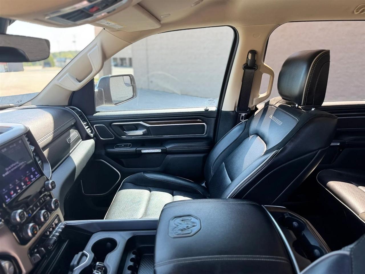 RAM 1500 Laramie 4x2 Crew Cab 5'7" Box 2021
