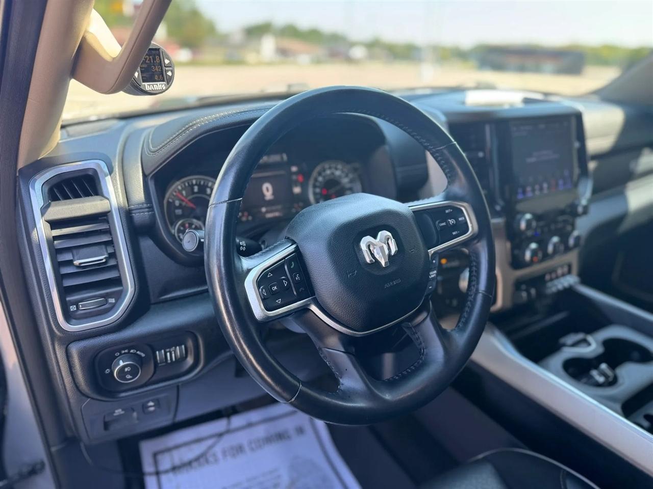 RAM 1500 Laramie 4x2 Crew Cab 5'7" Box 2021