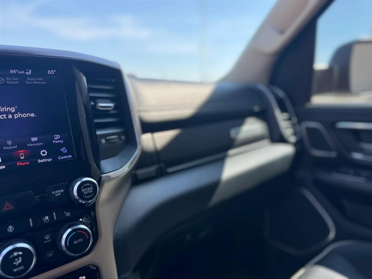RAM 1500 Laramie 4x2 Crew Cab 5'7" Box 2021