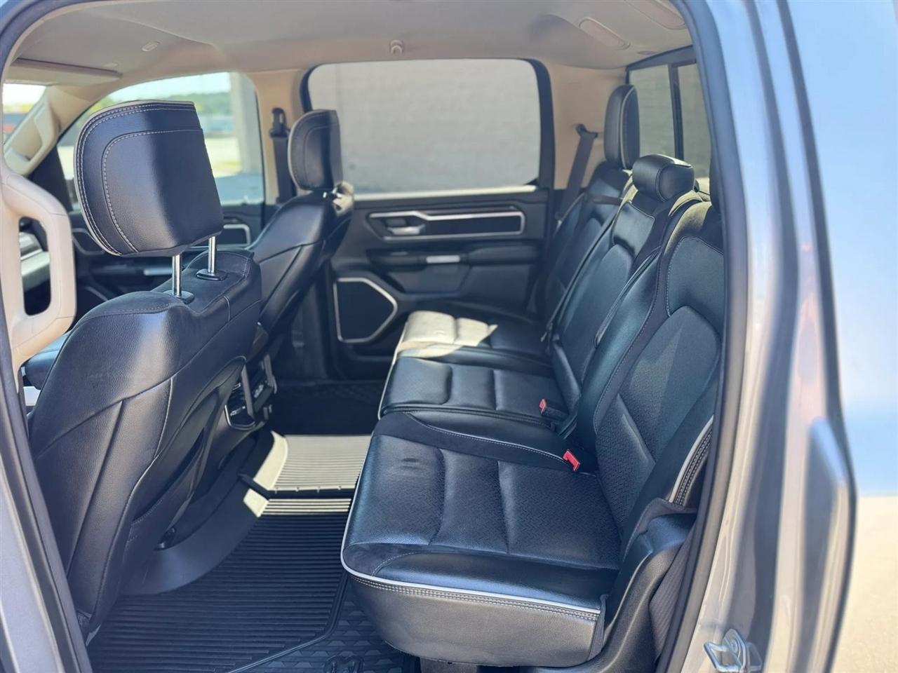 RAM 1500 Laramie 4x2 Crew Cab 5'7" Box 2021