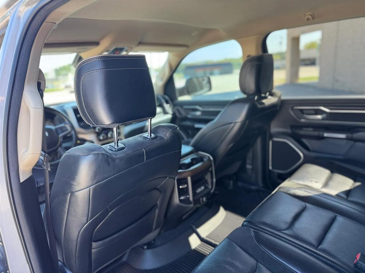 RAM 1500 Laramie 4x2 Crew Cab 5'7" Box 2021