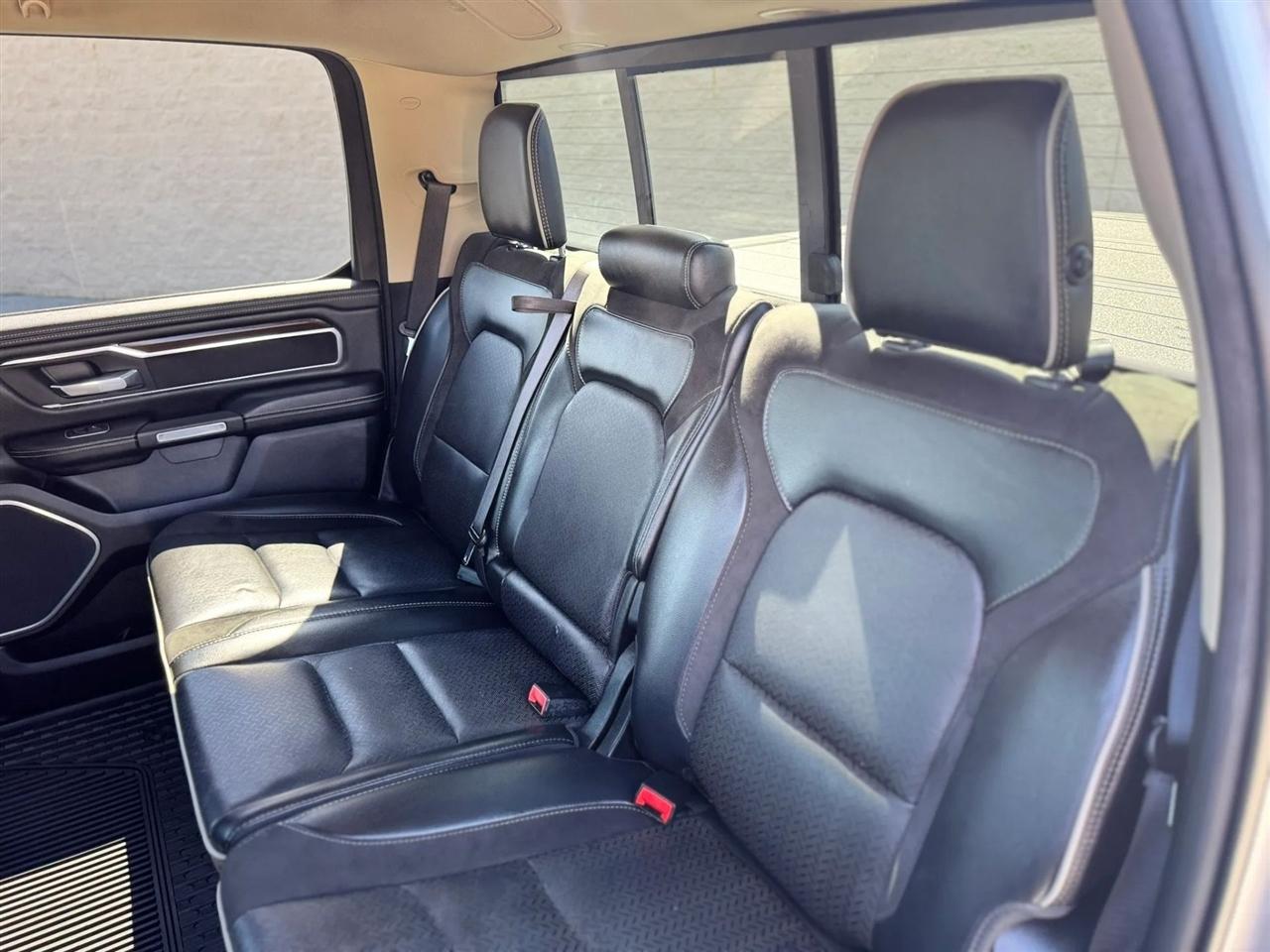 RAM 1500 Laramie 4x2 Crew Cab 5'7" Box 2021