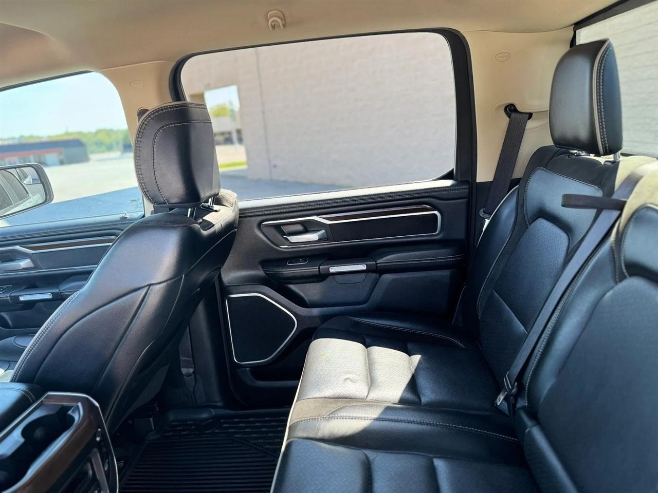 RAM 1500 Laramie 4x2 Crew Cab 5'7" Box 2021