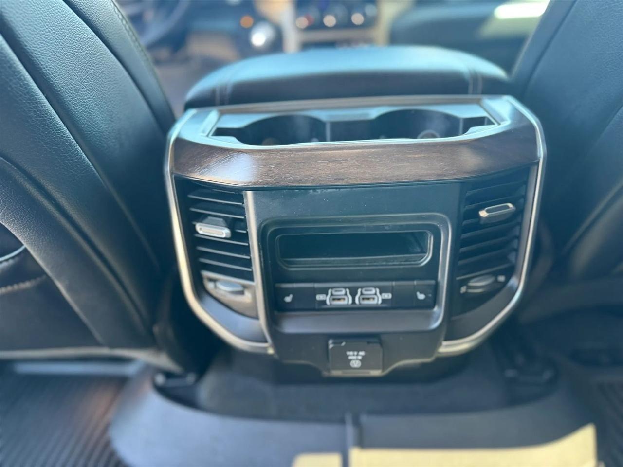 RAM 1500 Laramie 4x2 Crew Cab 5'7" Box 2021