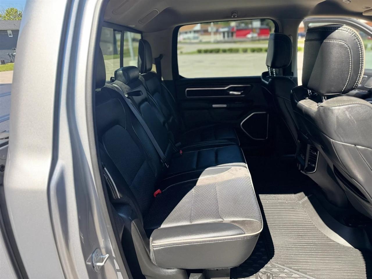 RAM 1500 Laramie 4x2 Crew Cab 5'7" Box 2021