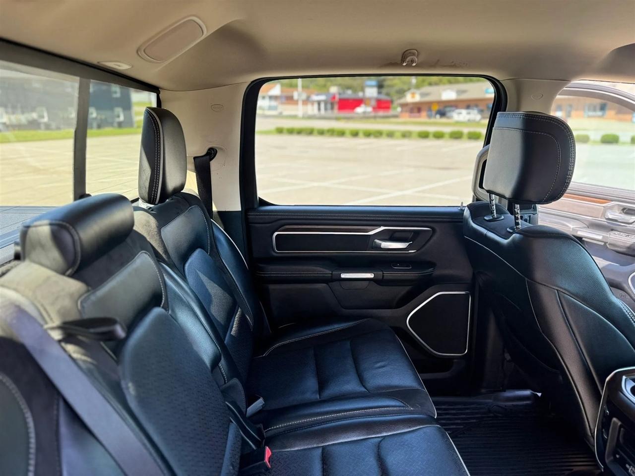 RAM 1500 Laramie 4x2 Crew Cab 5'7" Box 2021