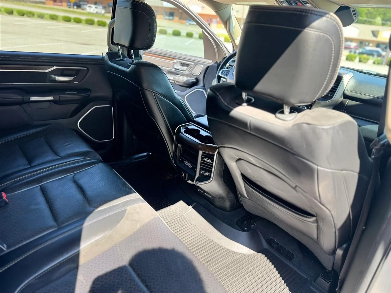RAM 1500 Laramie 4x2 Crew Cab 5'7" Box 2021