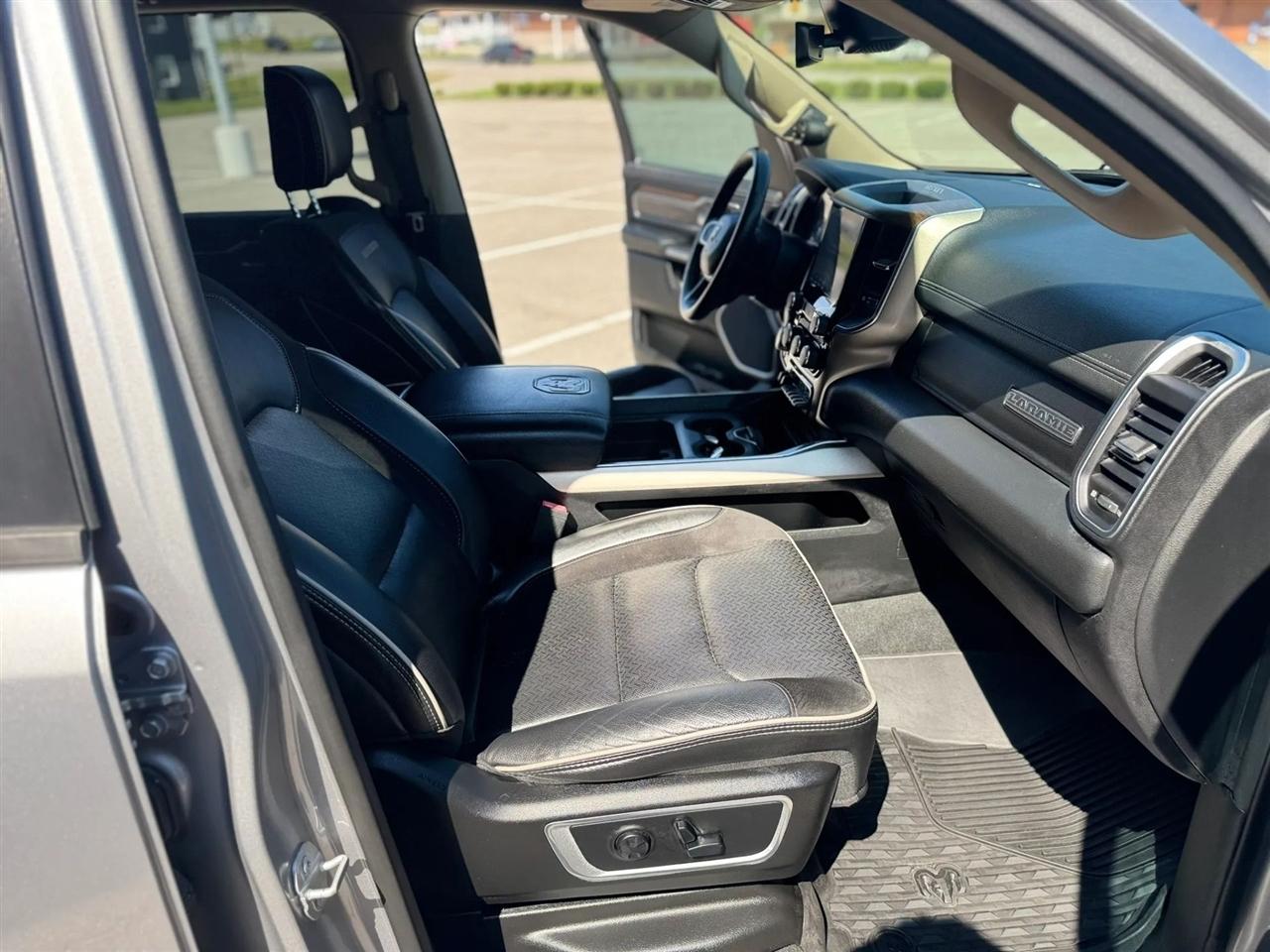 RAM 1500 Laramie 4x2 Crew Cab 5'7" Box 2021