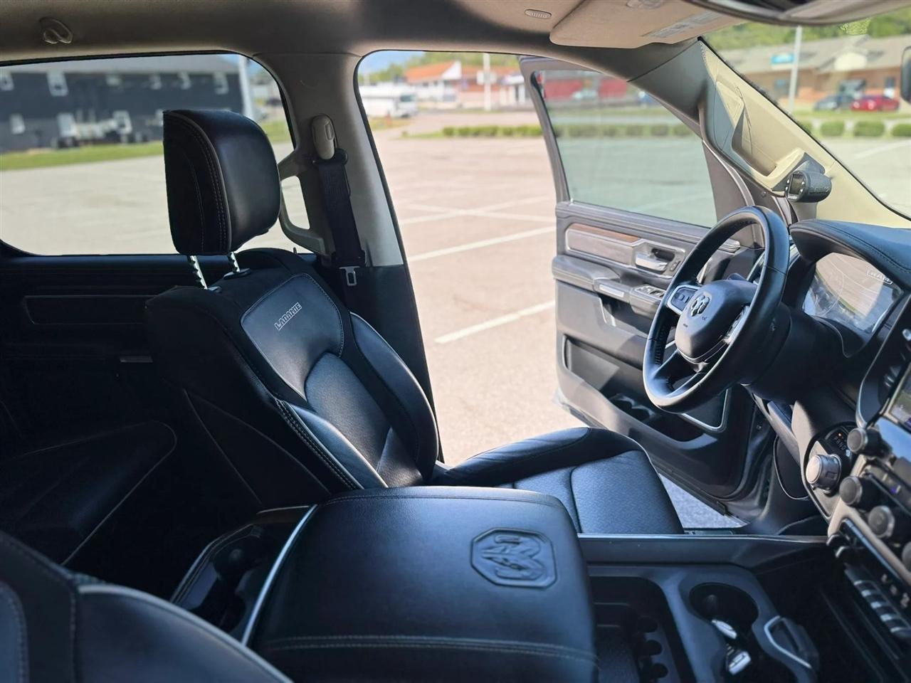 RAM 1500 Laramie 4x2 Crew Cab 5'7" Box 2021