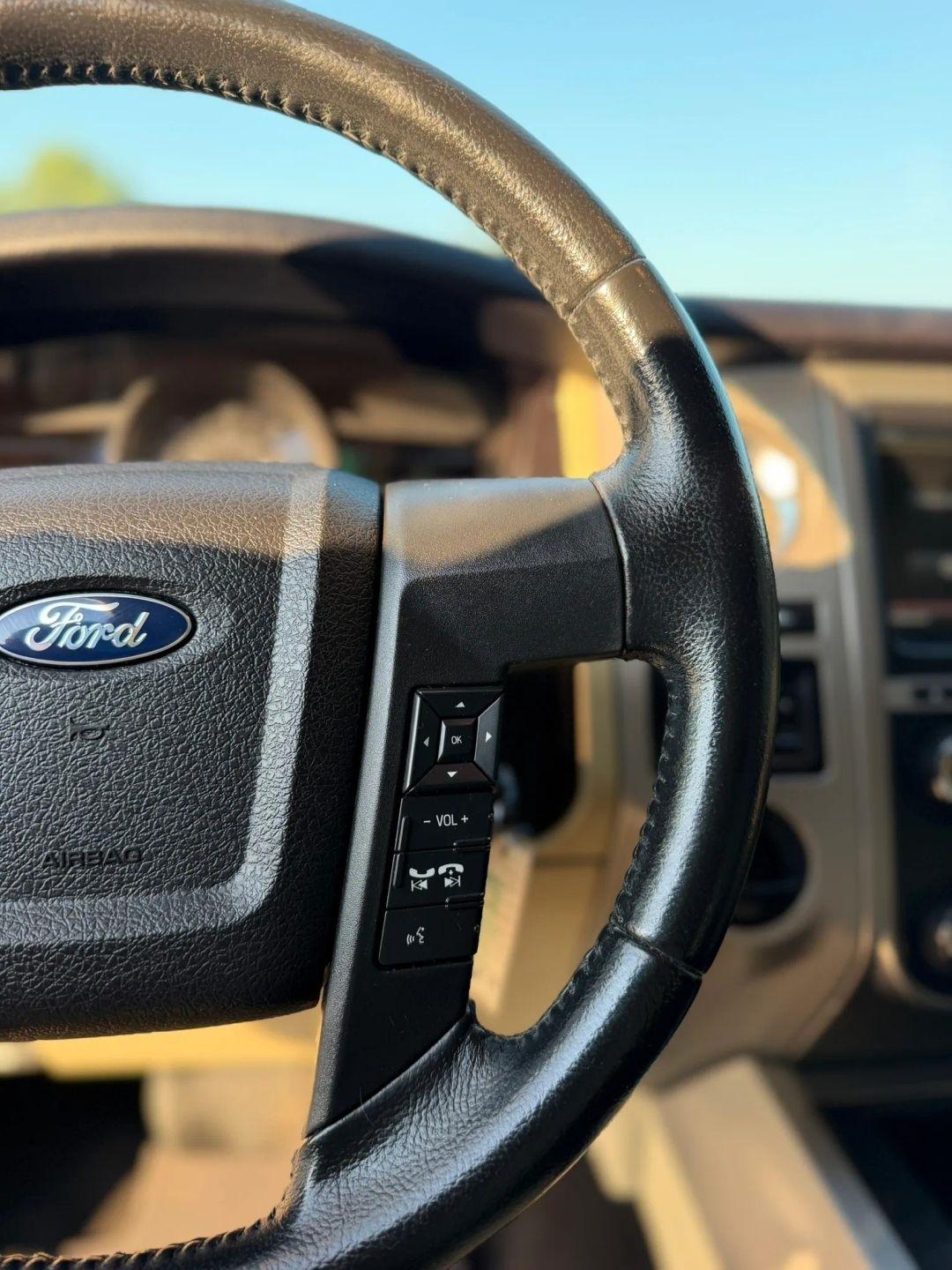 Ford Expedition 2WD 4dr King Ranch 2015