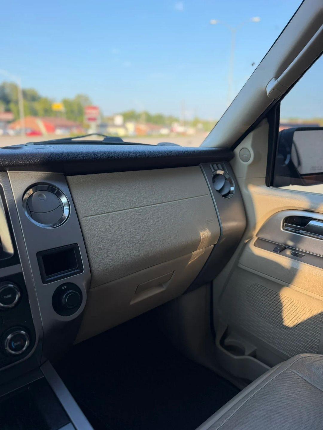 Ford Expedition 2WD 4dr King Ranch 2015