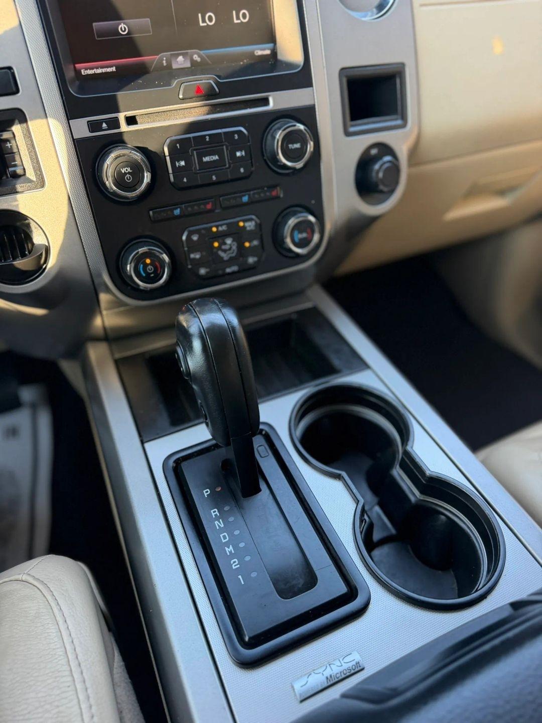 Ford Expedition 2WD 4dr King Ranch 2015