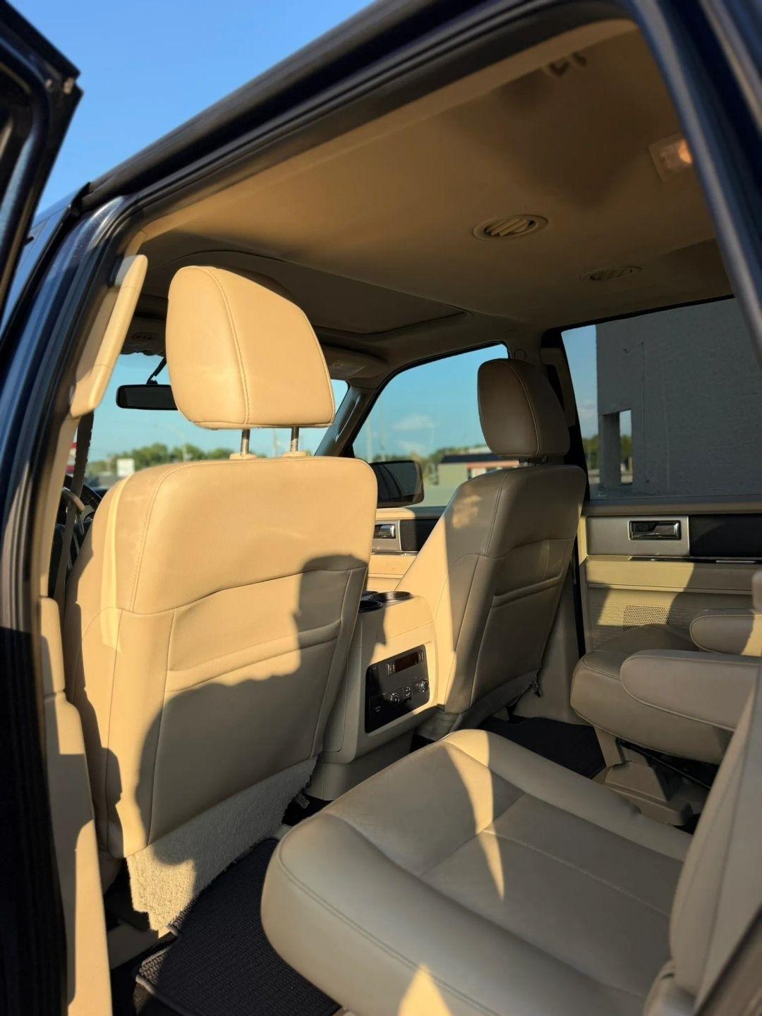 Ford Expedition 2WD 4dr King Ranch 2015