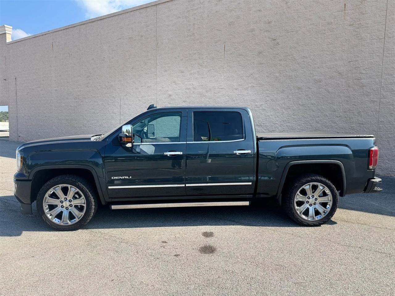 GMC Sierra 1500 4WD Crew Cab 143.5" Denali 2017