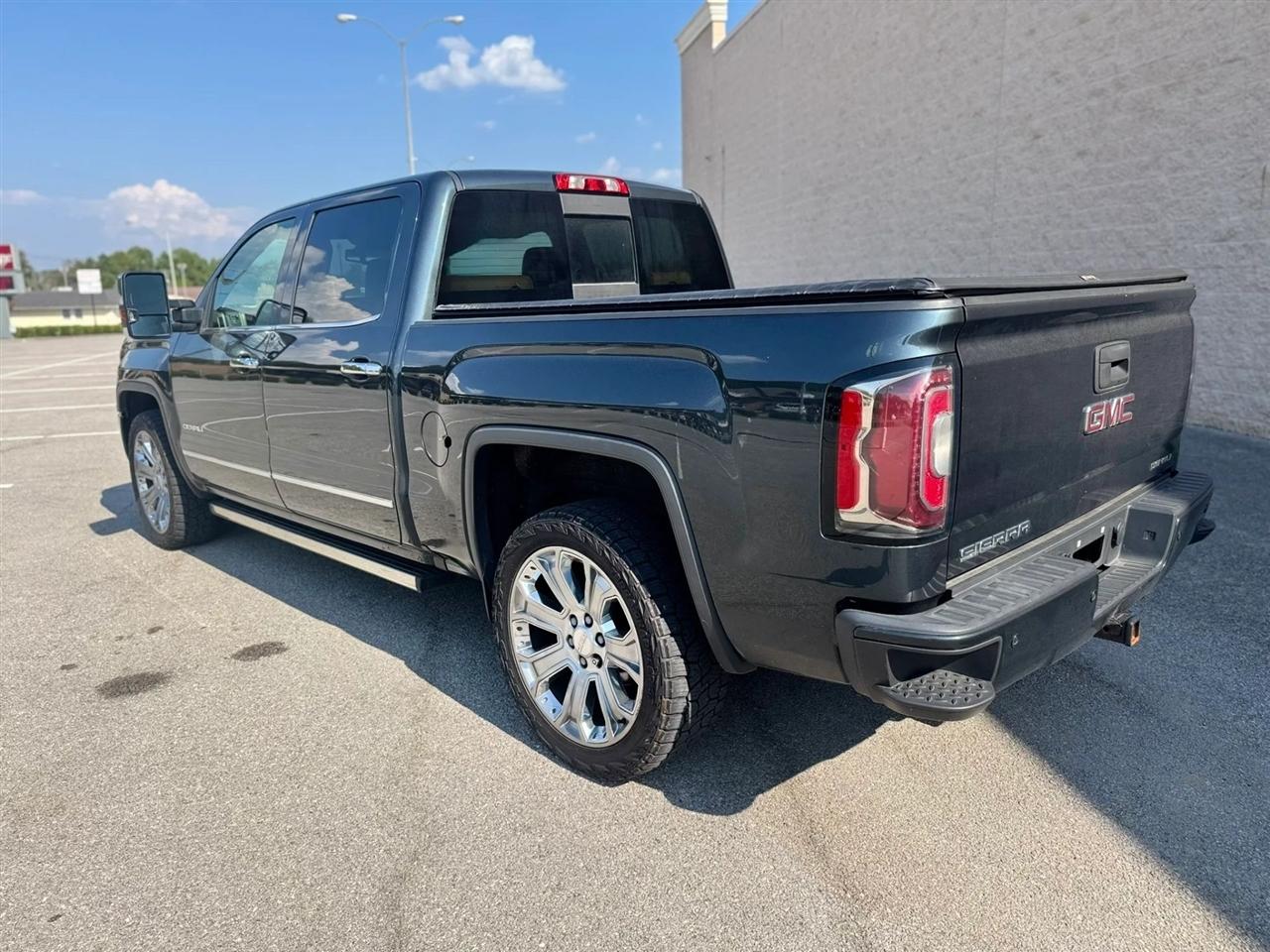 GMC Sierra 1500 4WD Crew Cab 143.5" Denali 2017