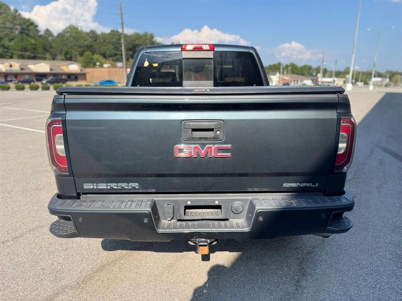 GMC Sierra 1500 4WD Crew Cab 143.5" Denali 2017