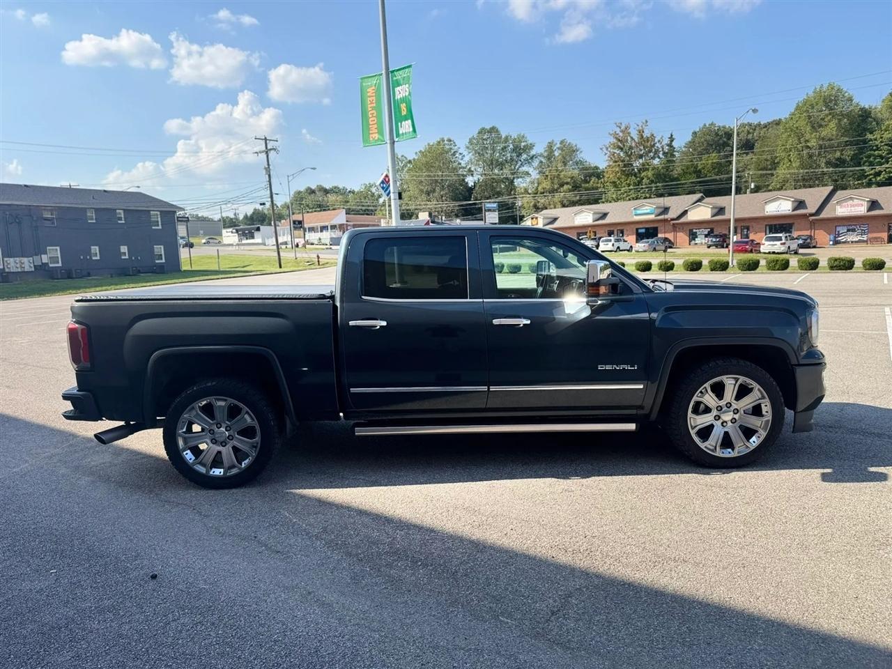 GMC Sierra 1500 4WD Crew Cab 143.5" Denali 2017