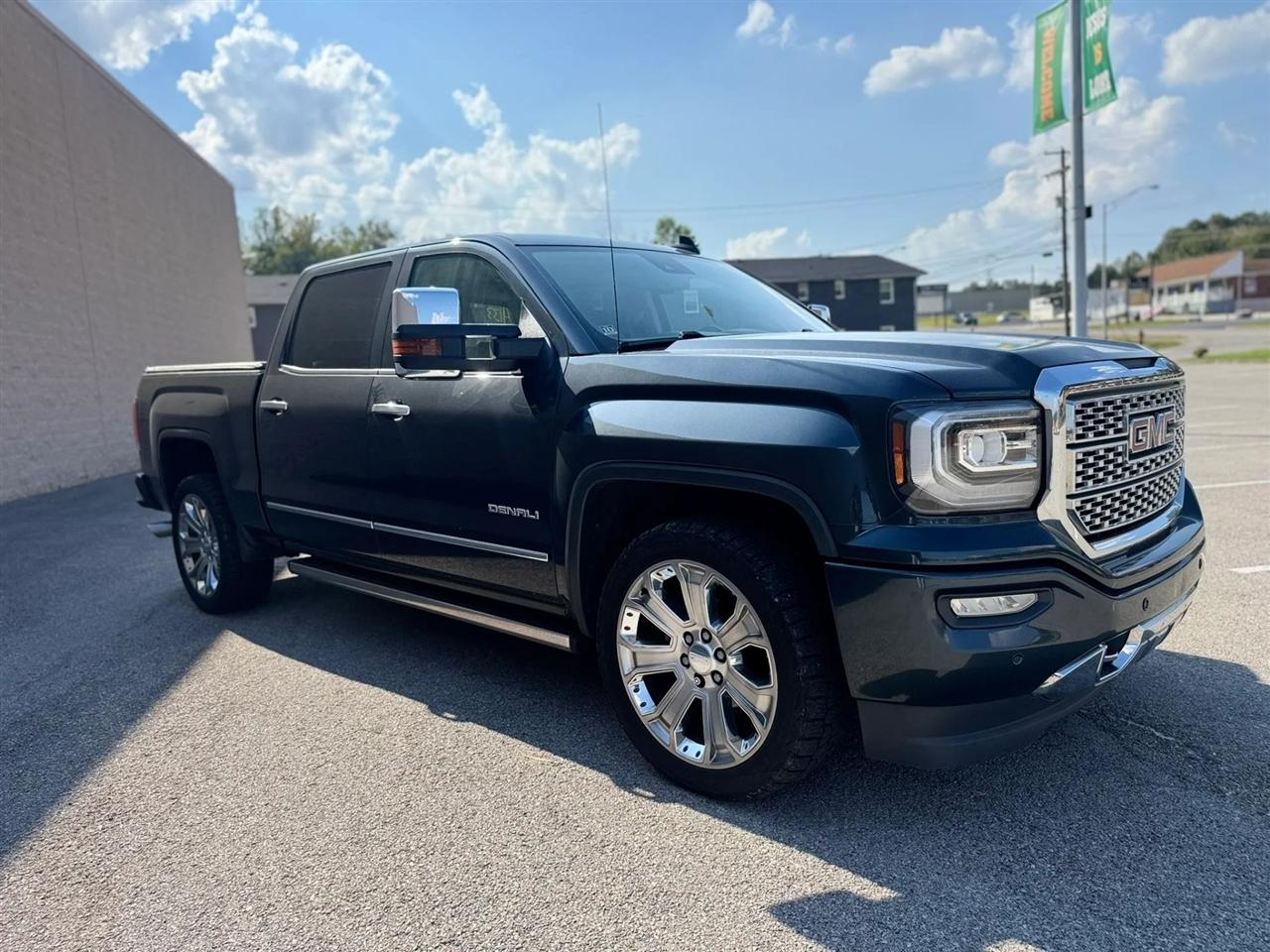 GMC Sierra 1500 4WD Crew Cab 143.5" Denali 2017