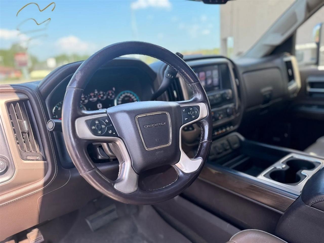GMC Sierra 1500 4WD Crew Cab 143.5" Denali 2017