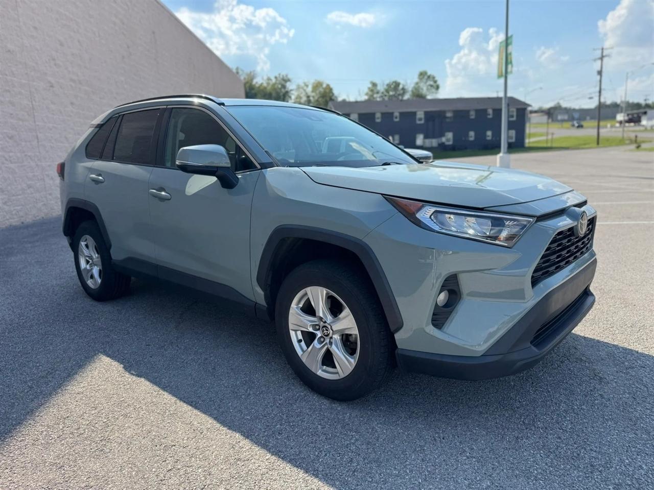 Toyota RAV4 XLE FWD (Natl) 2021