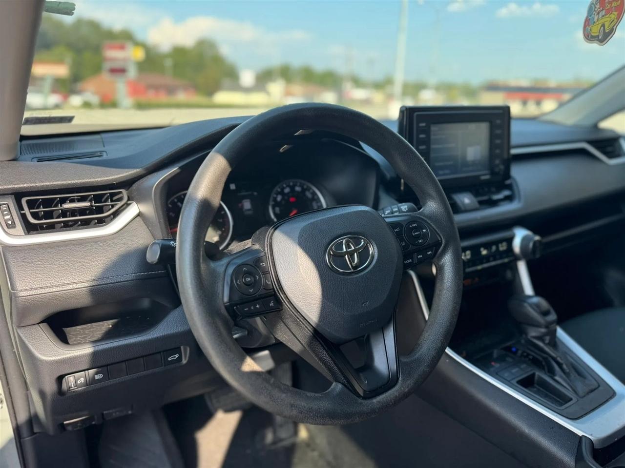 Toyota RAV4 XLE FWD (Natl) 2021