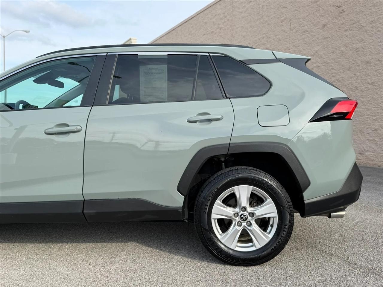Toyota RAV4 XLE FWD (Natl) 2021