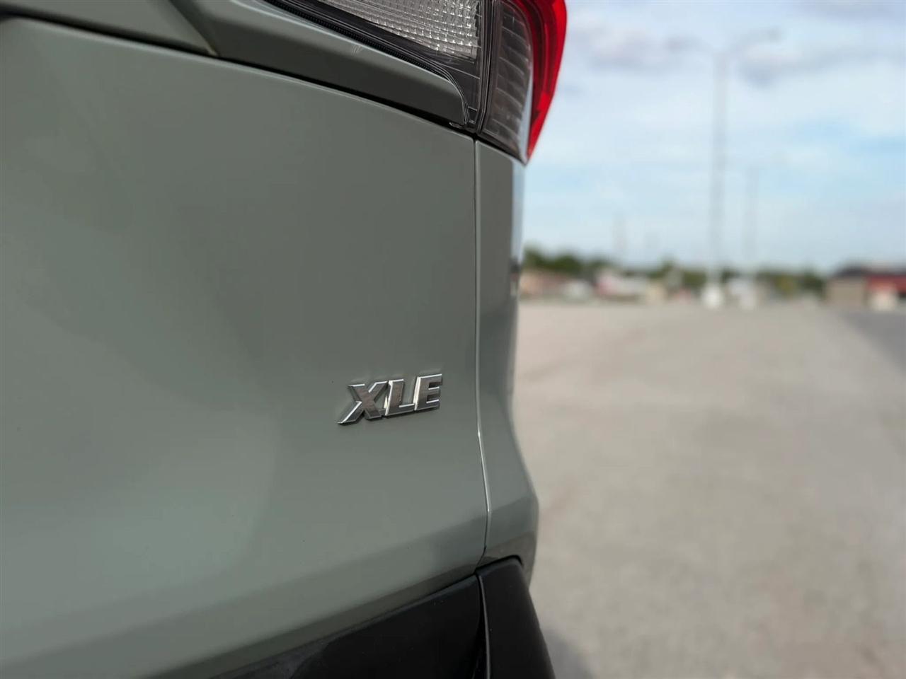 Toyota RAV4 XLE FWD (Natl) 2021