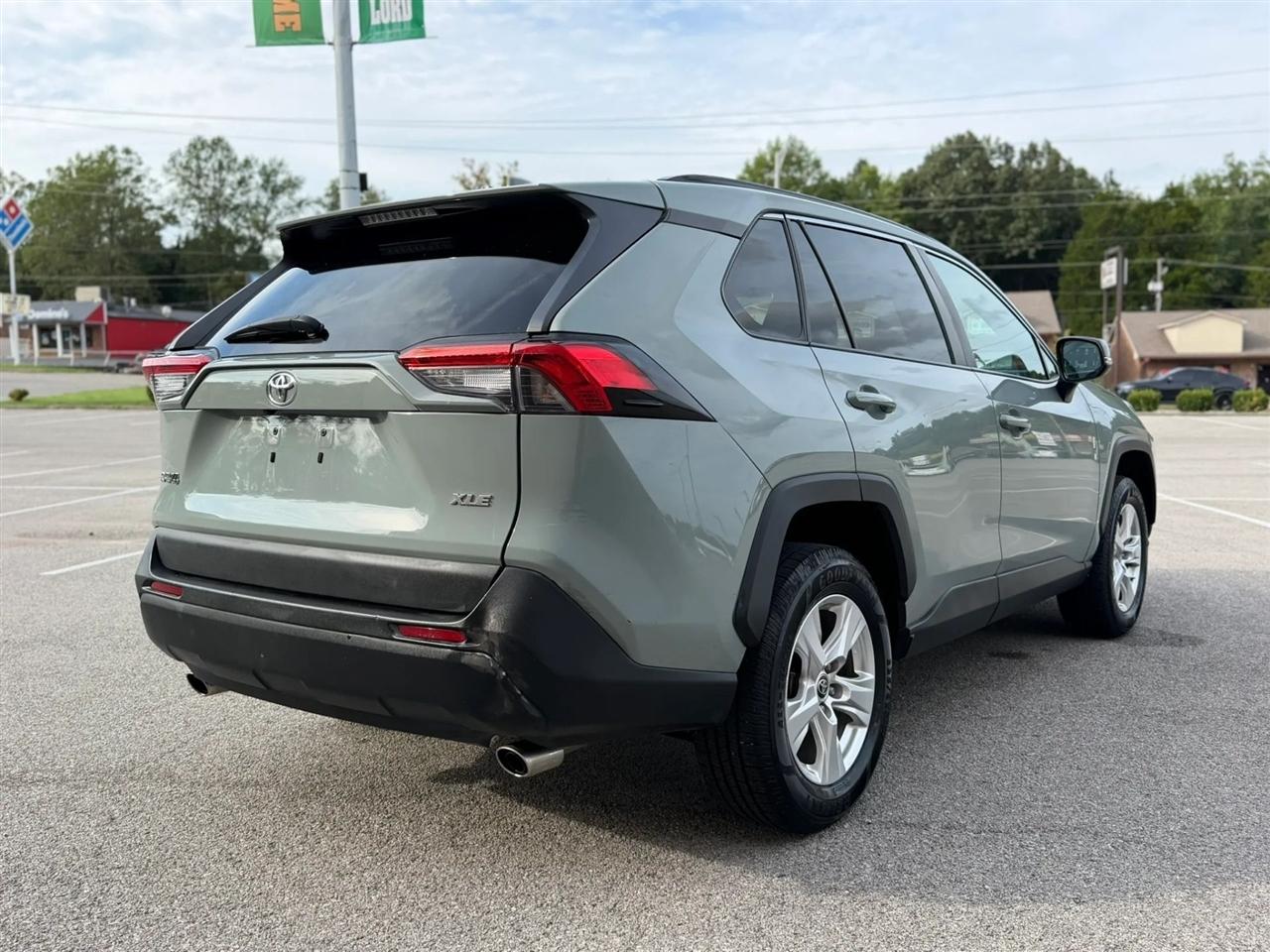 Toyota RAV4 XLE FWD (Natl) 2021