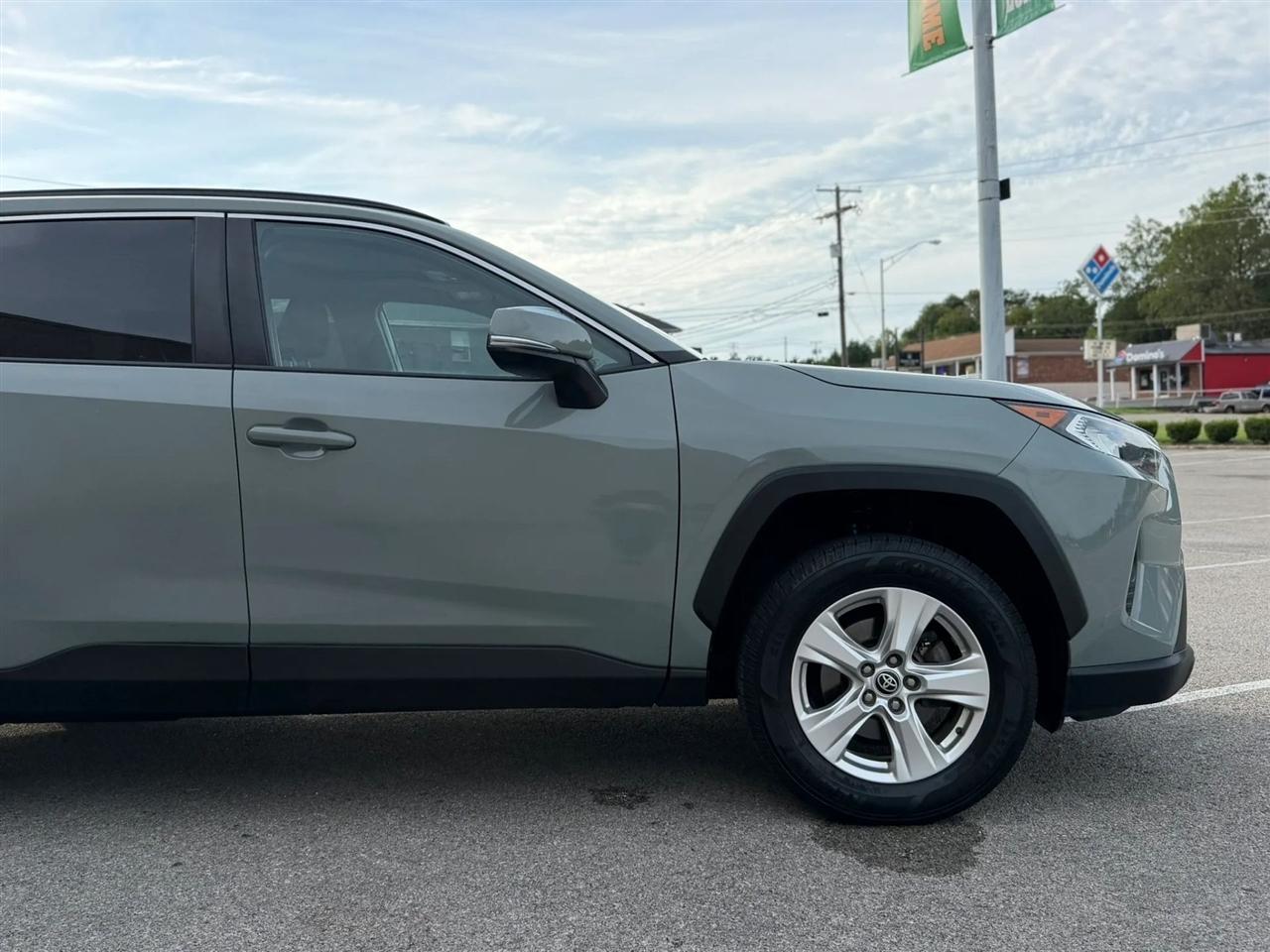 Toyota RAV4 XLE FWD (Natl) 2021