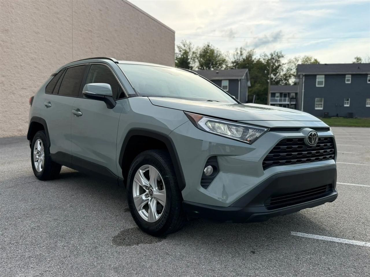 Toyota RAV4 XLE FWD (Natl) 2021