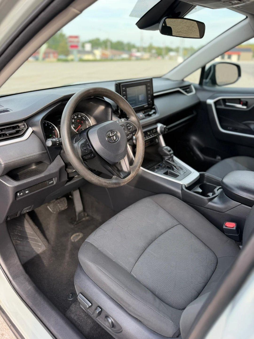 Toyota RAV4 XLE FWD (Natl) 2021